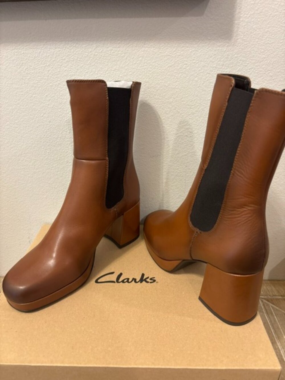 NEW Clarks Pique Up Brown Leather Slip On Boot